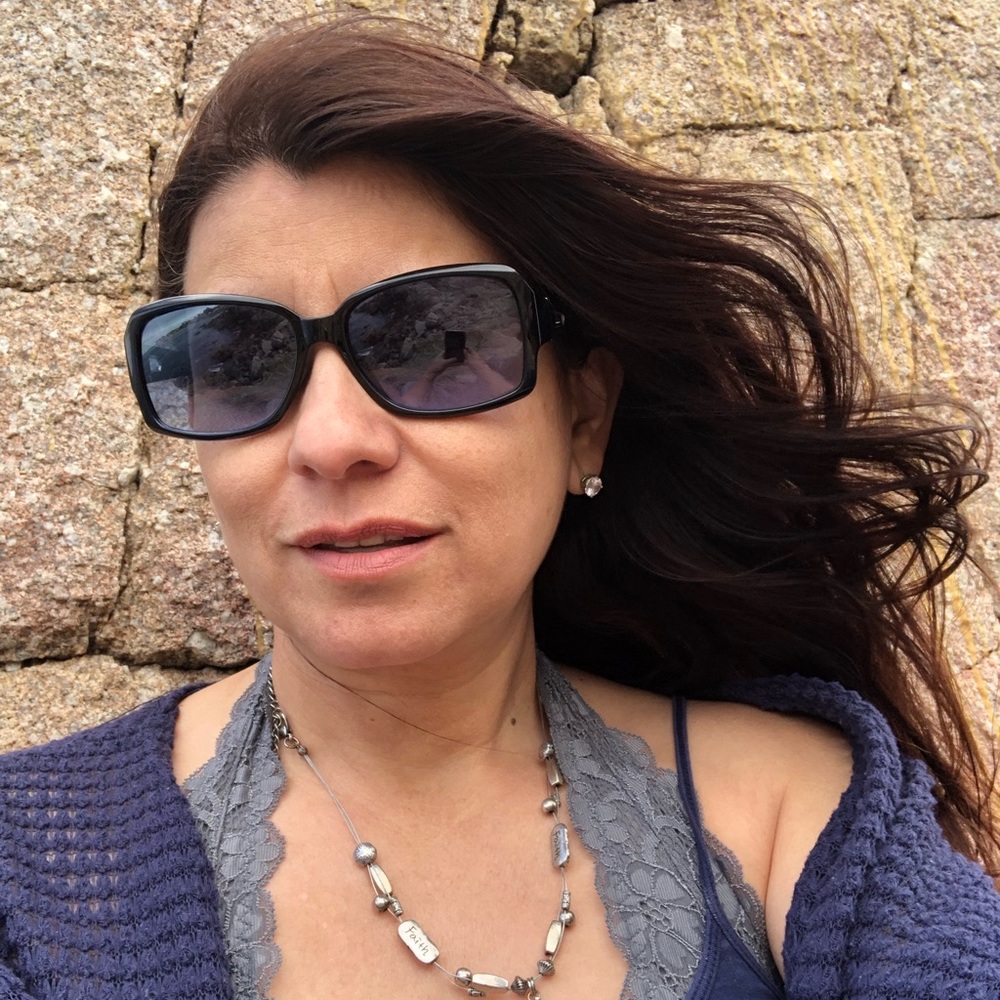 Meet your Posher, Claudia
